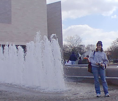 fountain.jpg (26615 bytes)